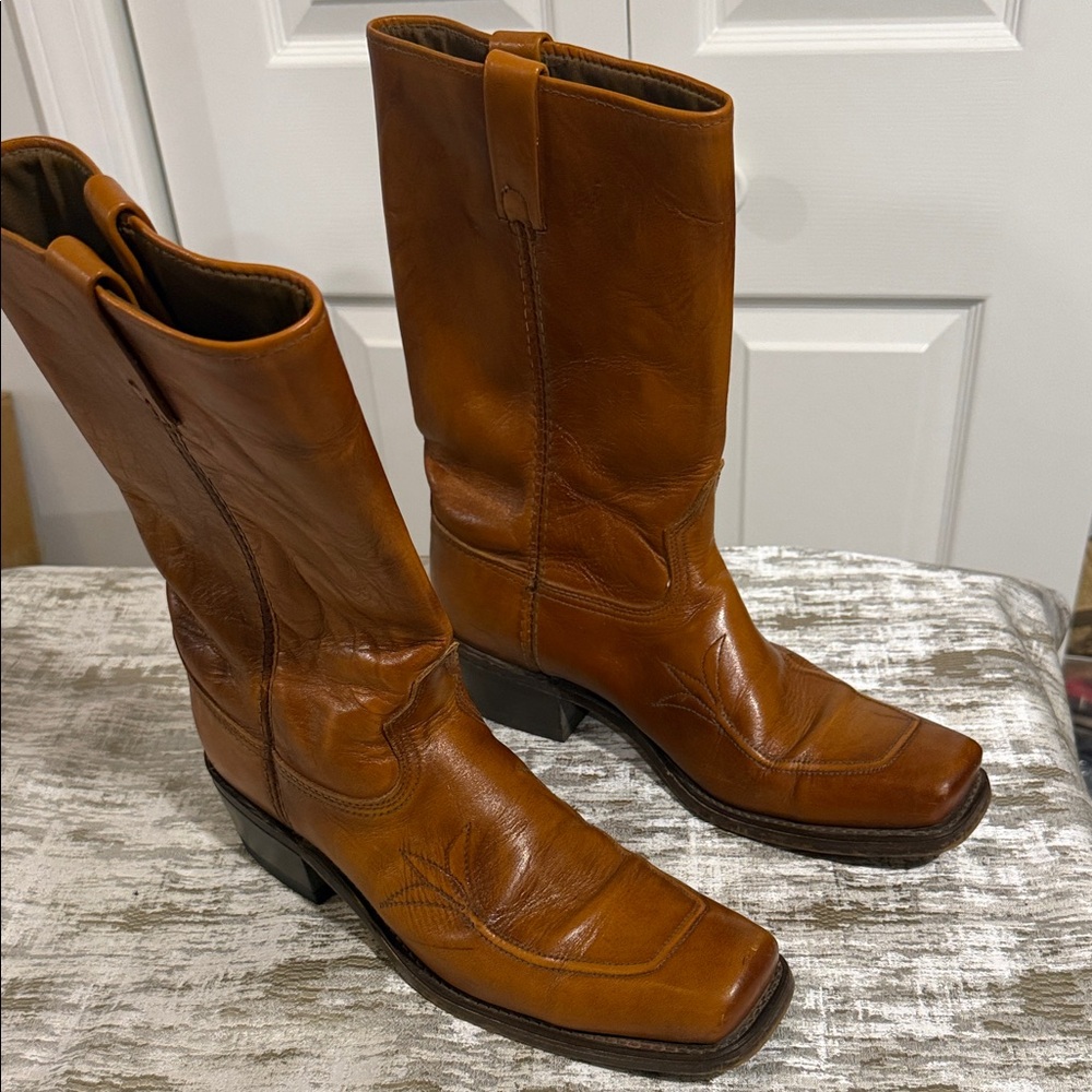Dingo Tan Leather Cowboy Boots
